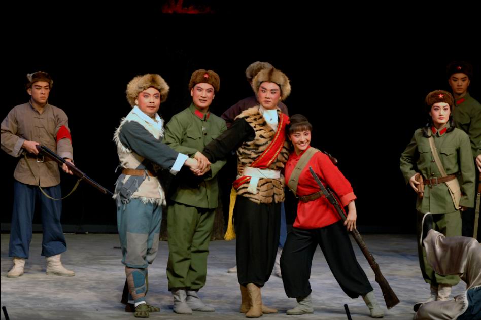 现代京剧《智取威虎山》_中山市文化艺术中心