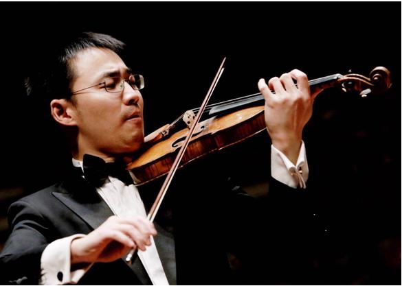 音乐会现场演奏小提琴 1133193346-1.jpg
